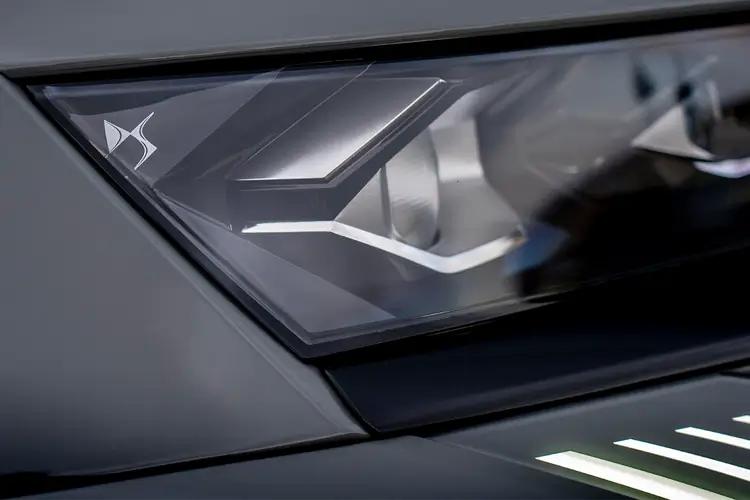 DS Automobiles 7 Medium Crossover/SUV Cross Back 1.6 Phev E-Tense 225 Etoile EAT8 close up