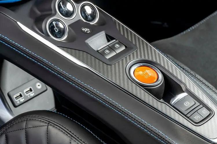 Alpine A110 Coupe 1.8 Turbo 300PS Gts DCT close up
