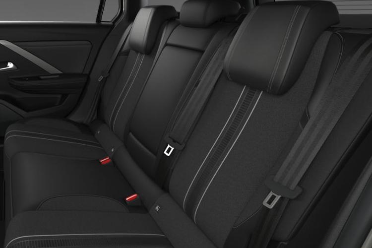 Vauxhall Astra Estate 54kWh 11kWCh 156ps Ultimate Auto close up