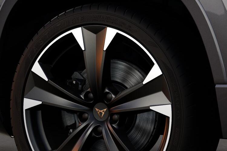 Cupra Ateca Large SUV 2.0 TSI 300 VZ3 DSG 4Drive close up