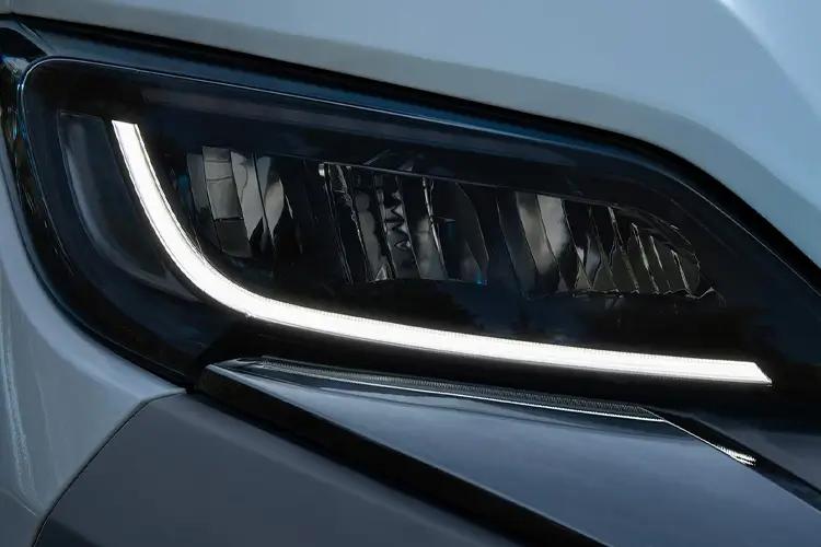 Peugeot Boxer Medium Van - High 335 L2H2 2.2 BlueHDi Professional EAT8 Start+Stop close up