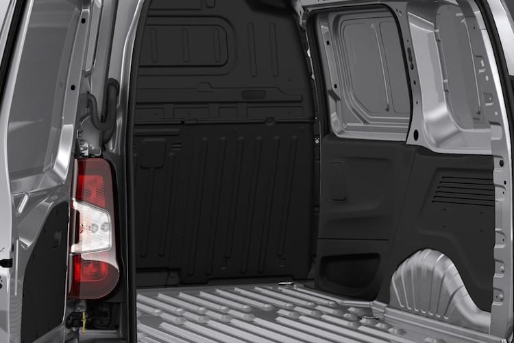 Citroen Dispatch Medium Van - Standard 2.2 D M 180 VTR EAT8 close up