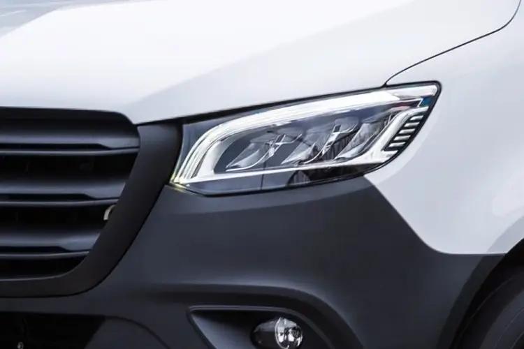 Mercedes eSPRINTER Medium Van - Standard 314 L2 100kW 81kWh Pro Auto close up