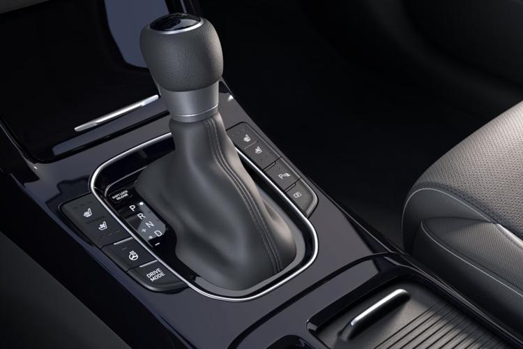 Hyundai i30 Estate 1.5 T-GDi 140 Premium DCT close up