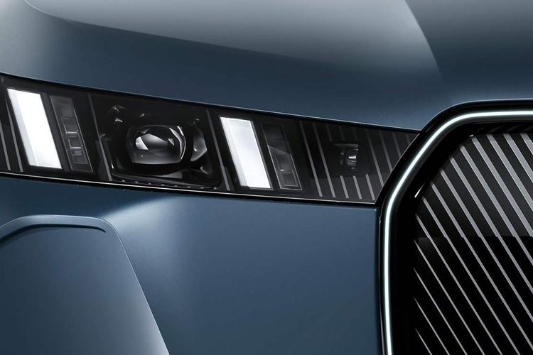 BMW iX i20 Medium Crossover/SUV M70 xDrive LCI Auto close up