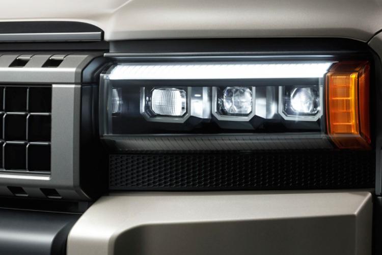 Toyota Land Cruiser Large SUV 48V 2.8D-4D Invincible Panoramic Roof Auto close up