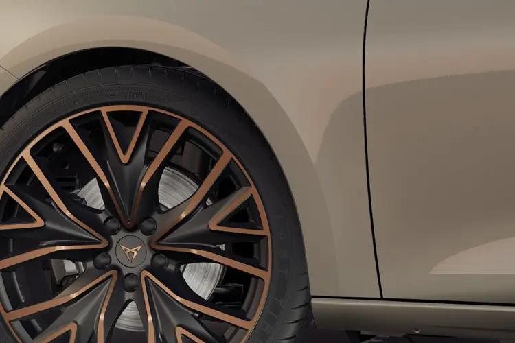 Cupra Leon Estate 1.5 e-HYBRID 272ps VZ2 DSG close up