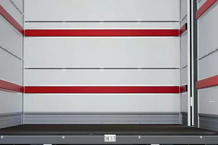 Renault Master Conversion Luton Van Luton Box LL35 dCi 150 Advance Tail Lift close up