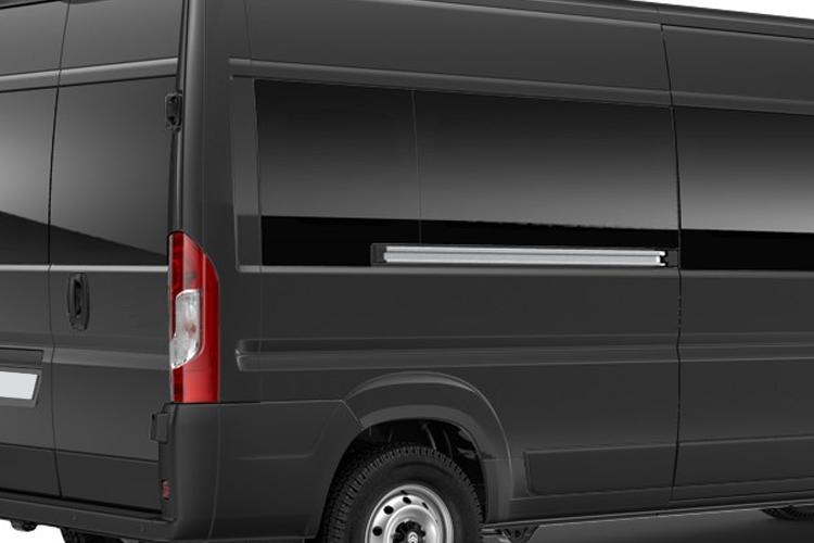 Citroen Relay Window Van Window 35 L3H2 2.2 BlueHDi 140 Enterprise close up