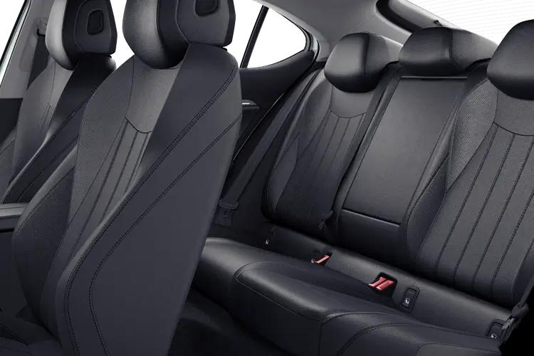 Skoda Superb Hatchback 2.0 TDI 150ps Sportline DSG close up