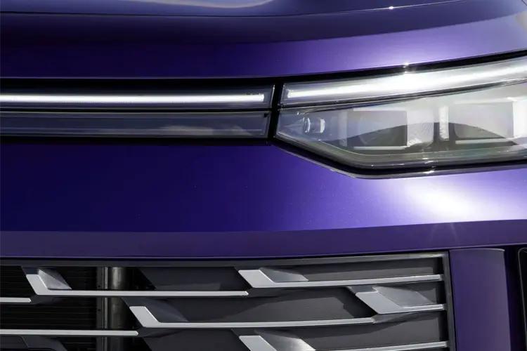 Volkswagen Tayron Medium Crossover/SUV 2.0 TDI 150 R-Line C/Th DSG7 close up