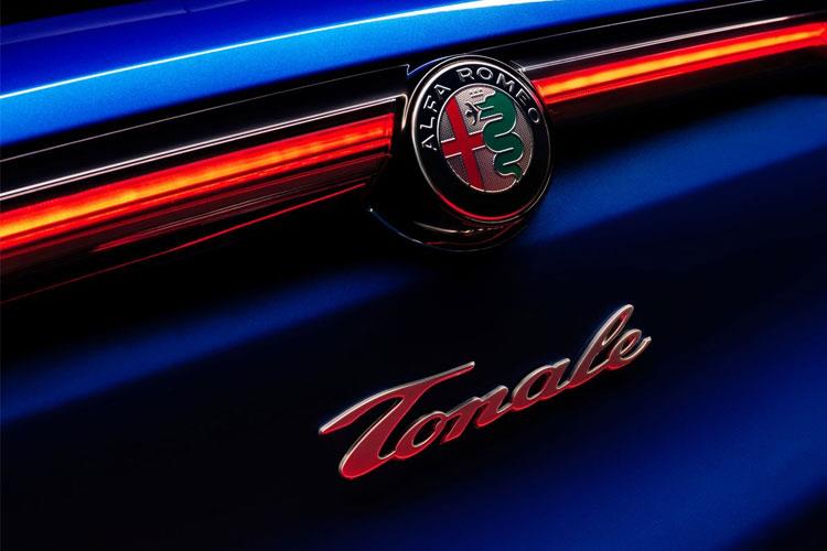 Alfa Romeo Tonale Hatchback 1.3 Phev 270 Veloce Q4 Auto close up